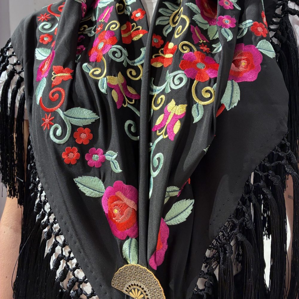 Mantón Bordado Azahar Negro Color
