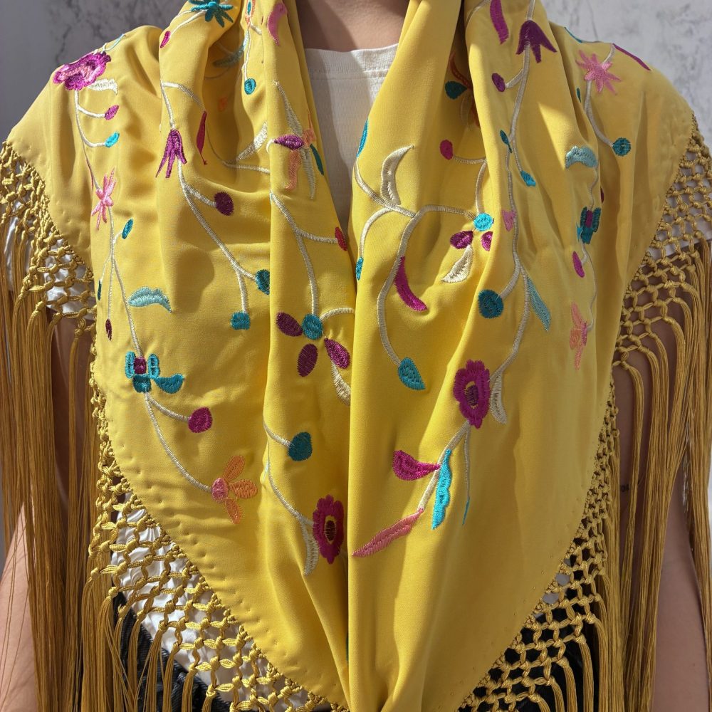 Mantón Bordado Soleá Amarillo